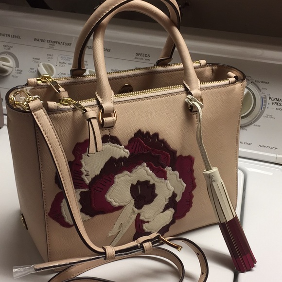 Tory Burch Handbags - Tory Burch leather purse